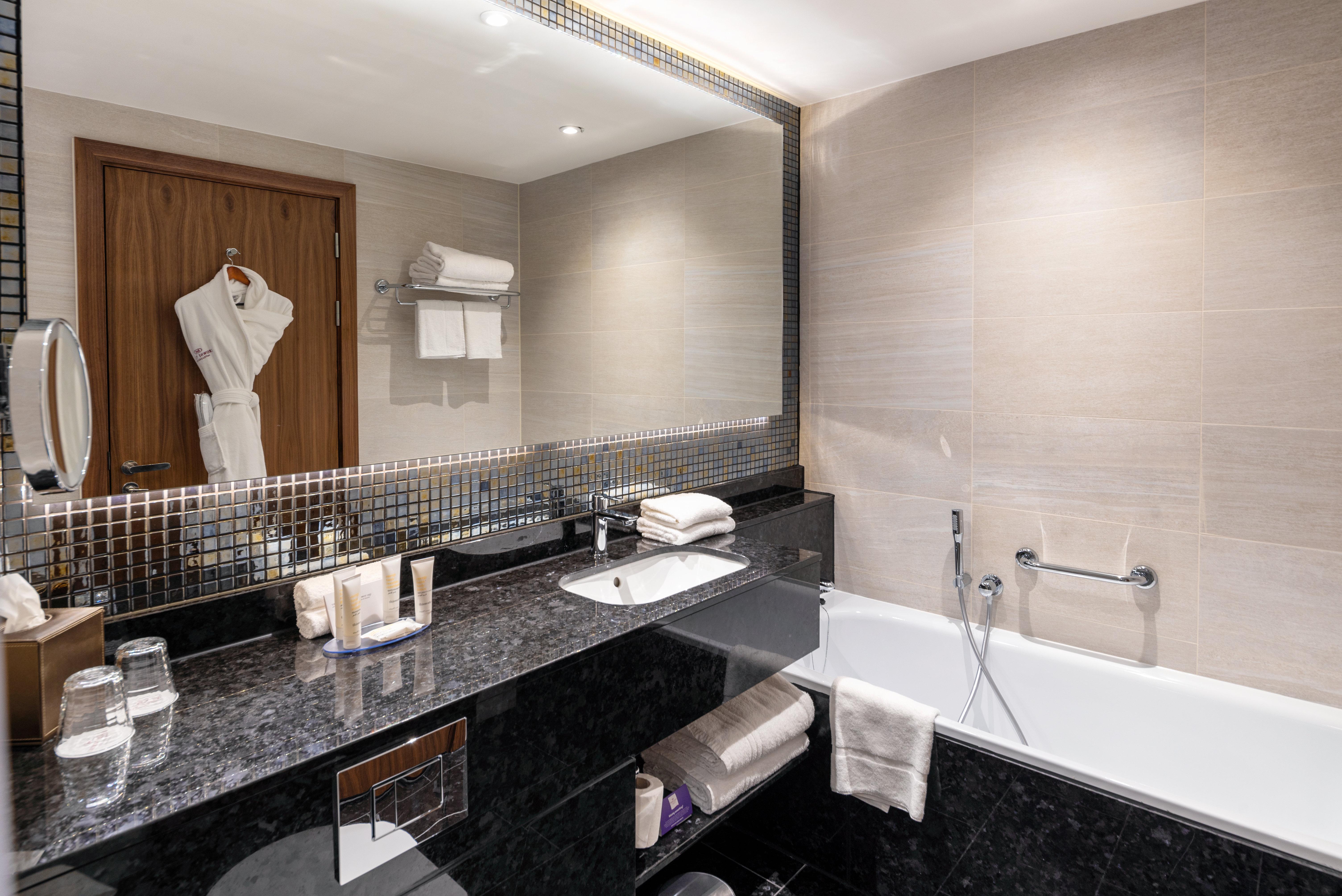 Hotel Crowne Plaza London Heathrow T4 By Ihg Hillingdon Exterior foto